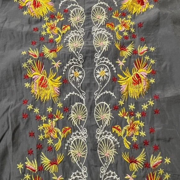 Embroidered Blouse Womens Medium Gray V Neck Top Short Sleeve Crochet Bohemian - Picture 4 of 8